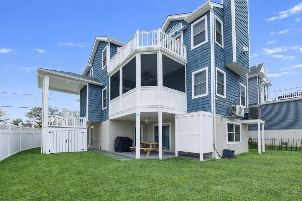 Photo of 107 W Grant Street, West Cape May, NJ 08204 (MLS # 260513)