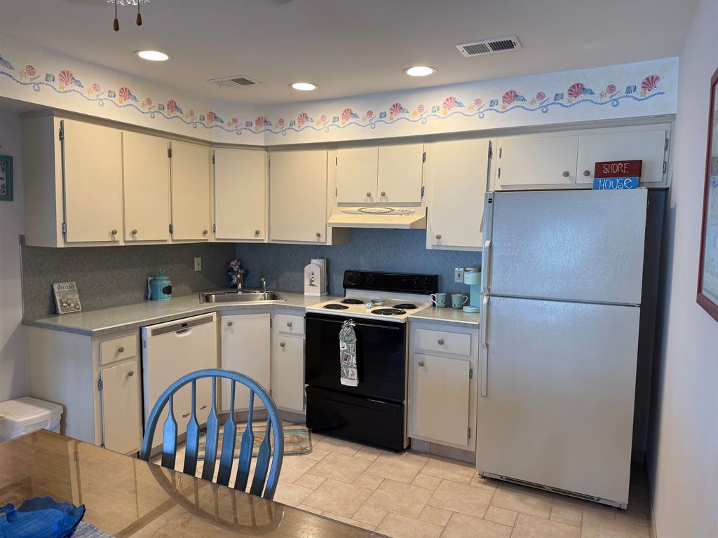 Photo of 215 Surf Avenue #203, North Wildwood, NJ 08260 (MLS # 252487)