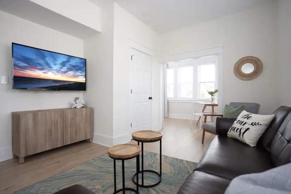 215 E Burk Avenue 3