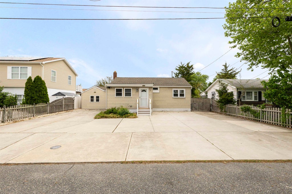 Photo of 3 Vermont Avenue, Villas, NJ 08251 (MLS # 262837)
