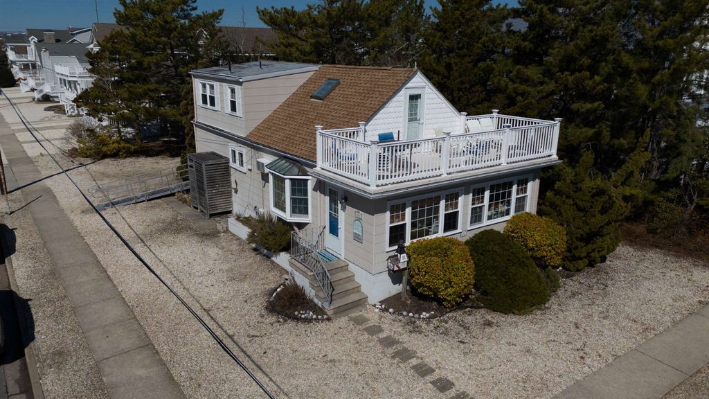 Photo of 4040 Dune Drive, Avalon, NJ 08202 (MLS # 260566)