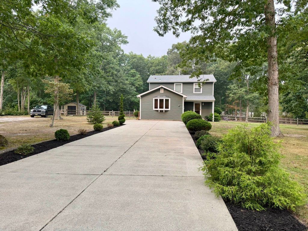 Photo of 304 Longfellow Court, Galloway Township, NJ 08205 (MLS # 261921)