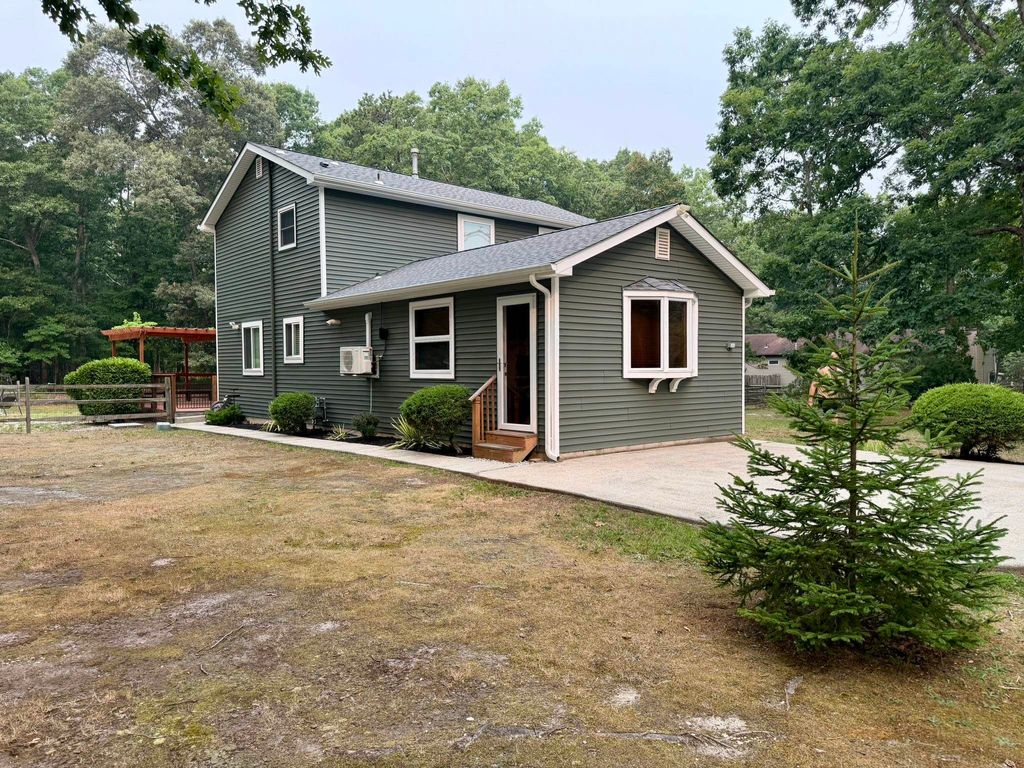 Photo of 304 Longfellow Court, Galloway Township, NJ 08205 (MLS # 261921)