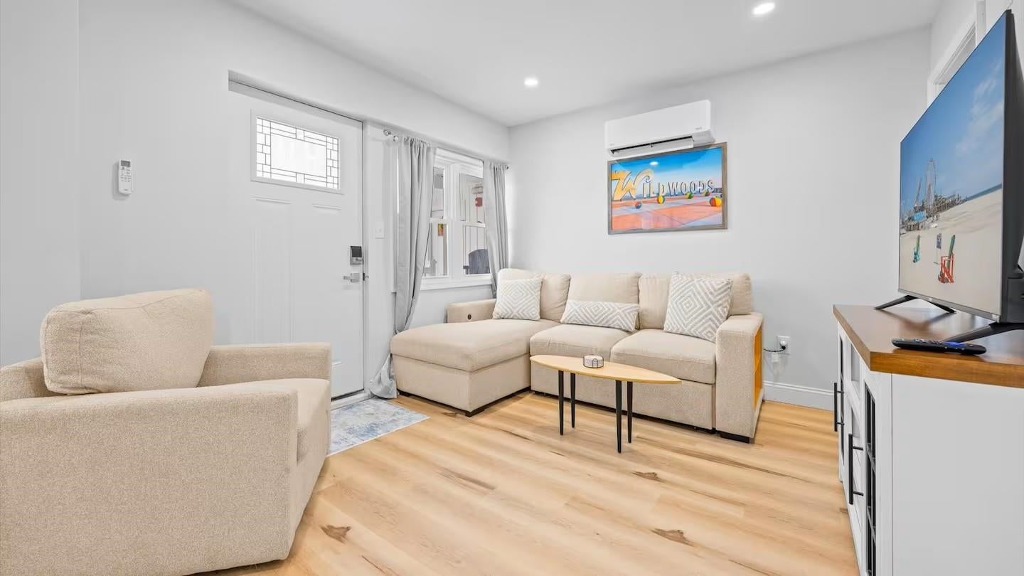 2001 Surf Avenue 7