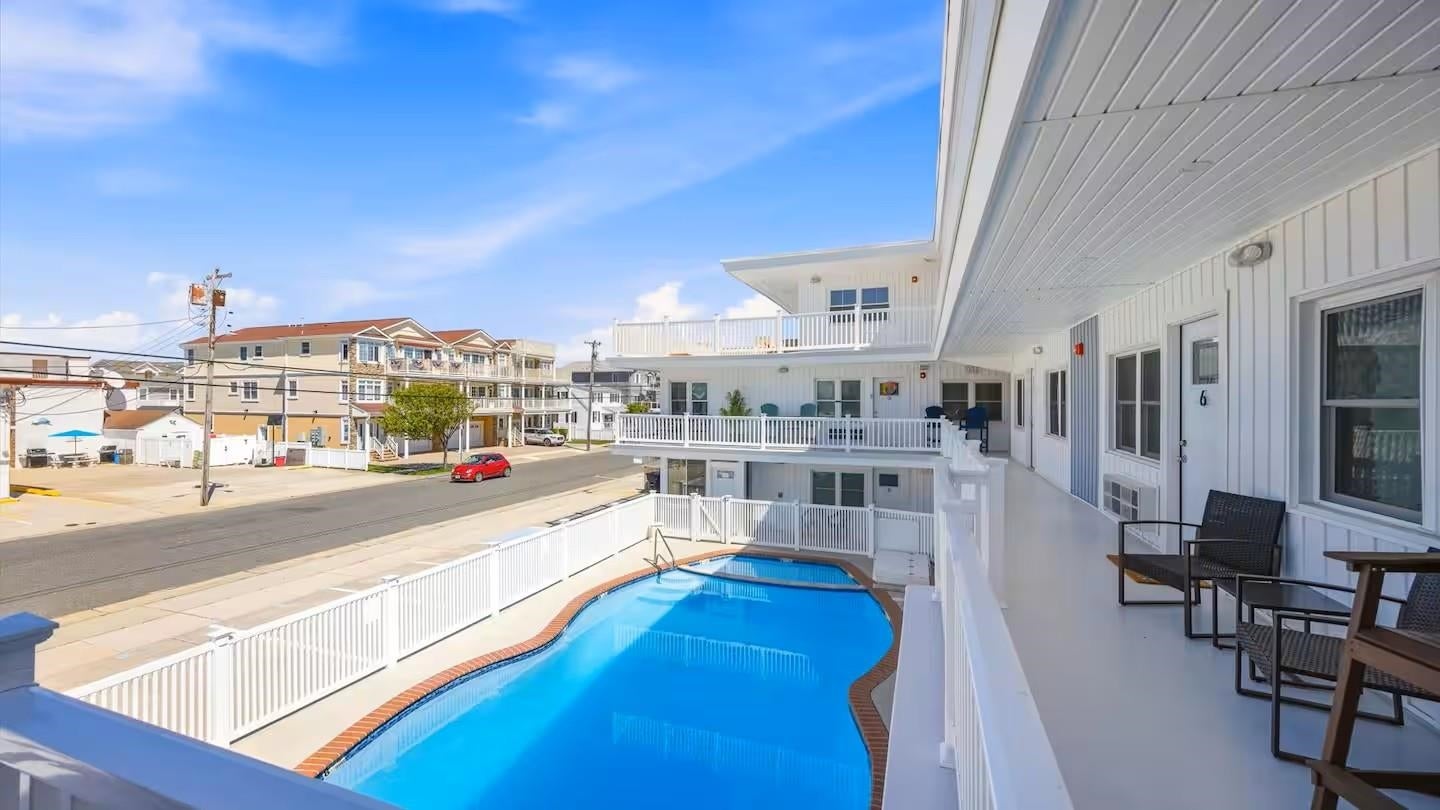2001 Surf Avenue 7