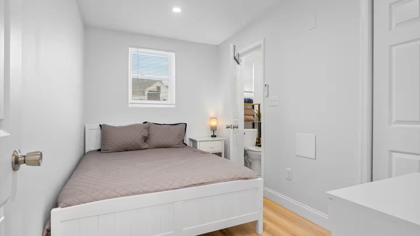2001 Surf Avenue 7