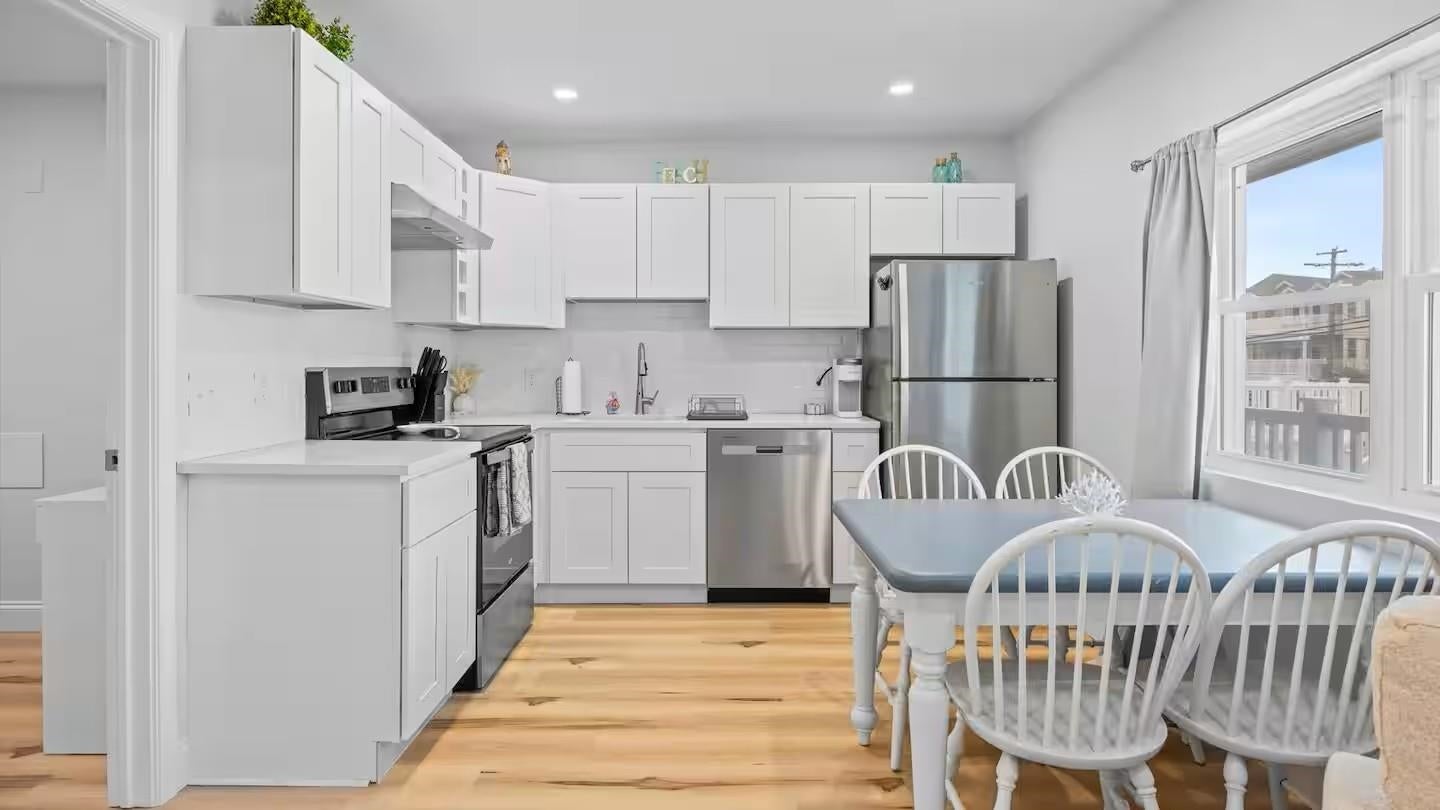 2001 Surf Avenue 7