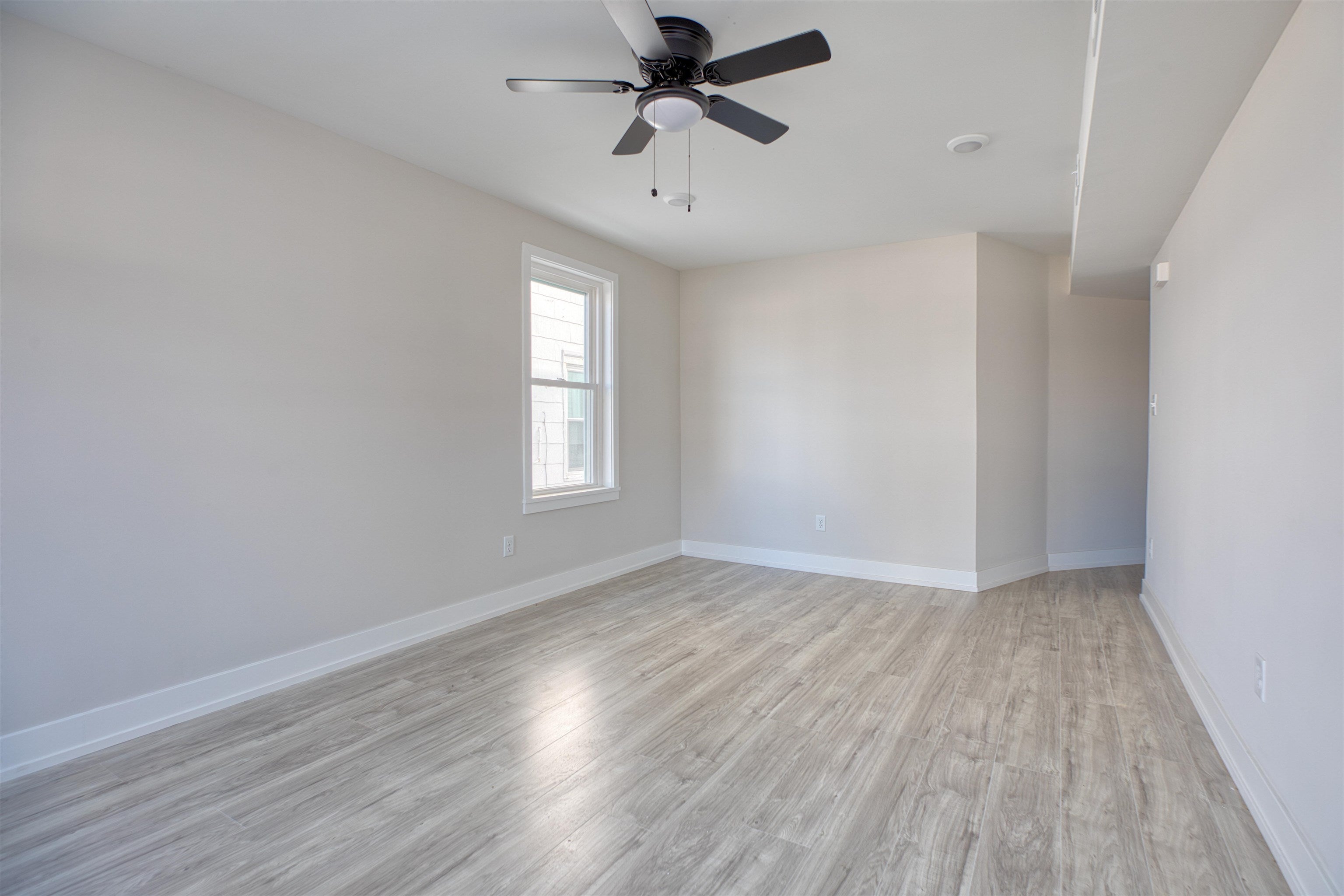 148 E Hildreth Avenue 1 East