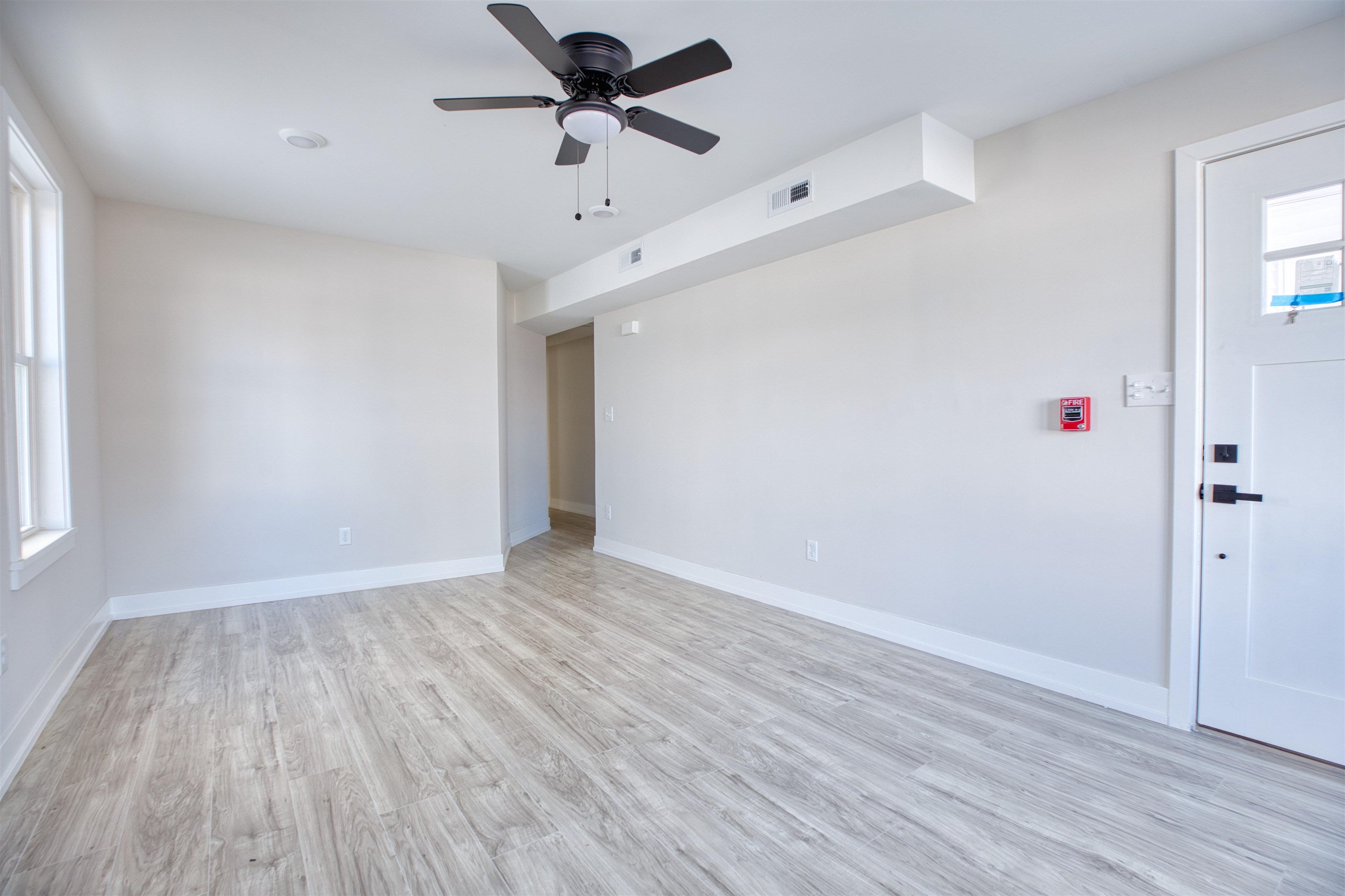 148 E Hildreth Avenue 1 East