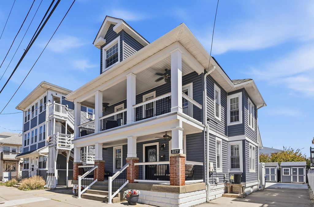Photo of 227 E Cresse Avenue, Wildwood, NJ 08260 (MLS # 261390)