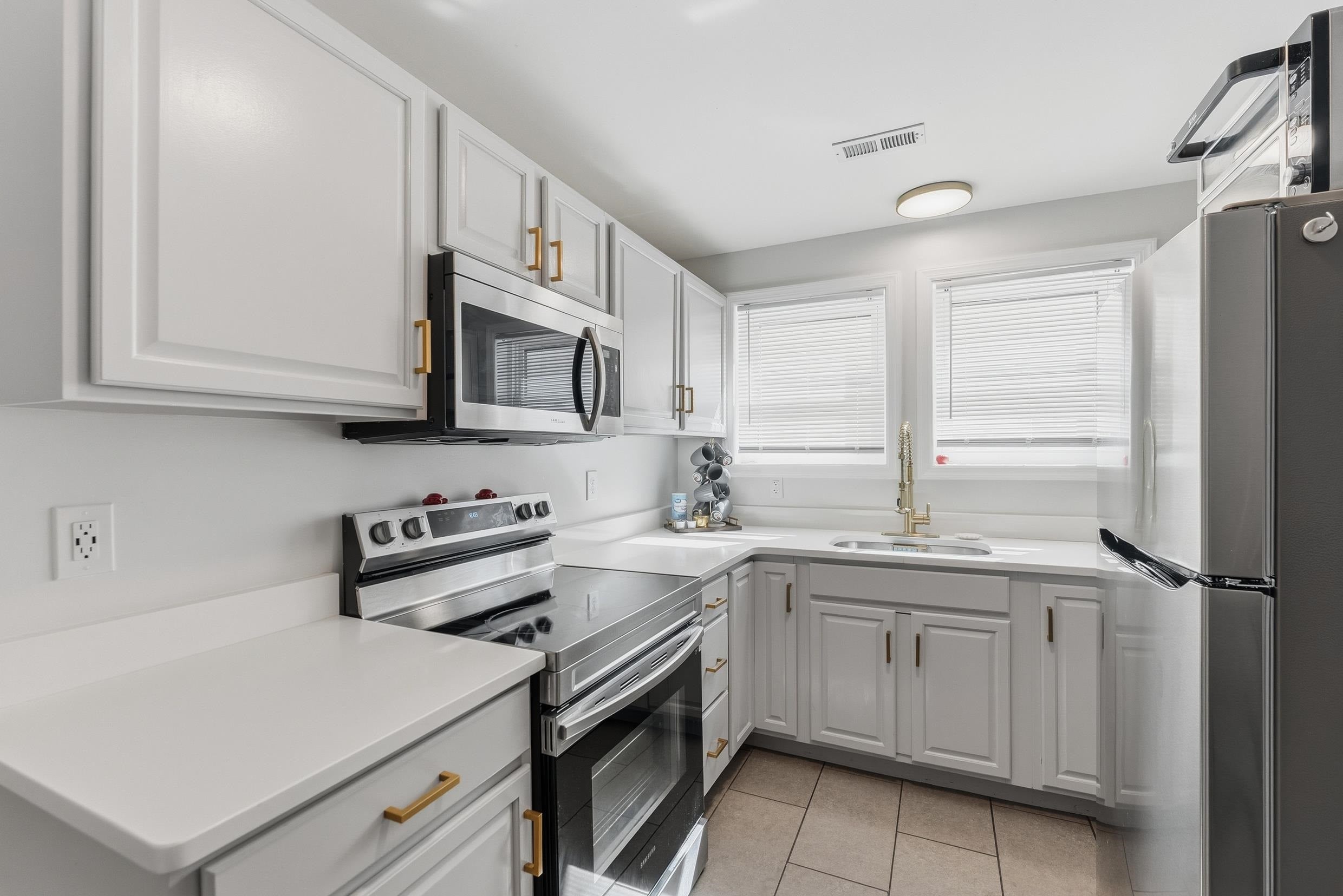 138 E Youngs Avenue 1