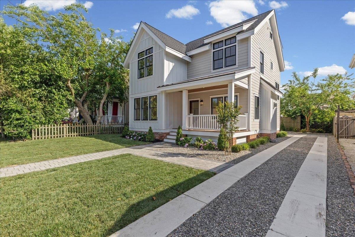 11 E Mechanic Street
