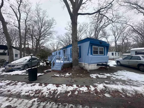 MLS: 250520