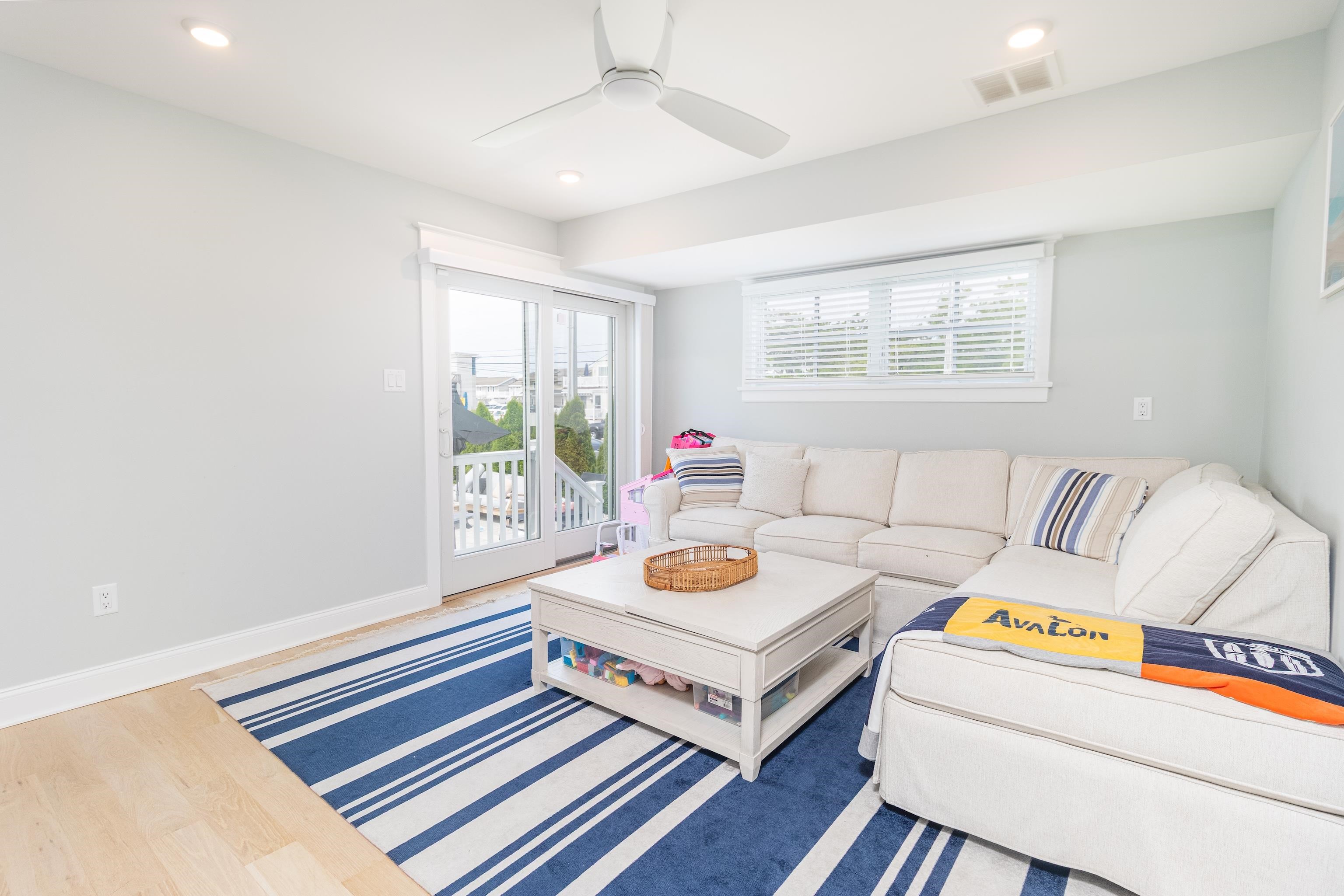 8 E 27th Street West