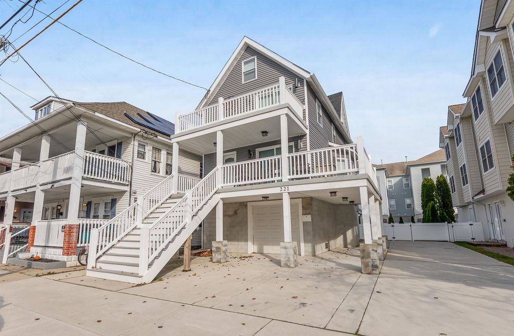 Photo of 221 E Baker Avenue, Wildwood, NJ 08260 (MLS # 253504)