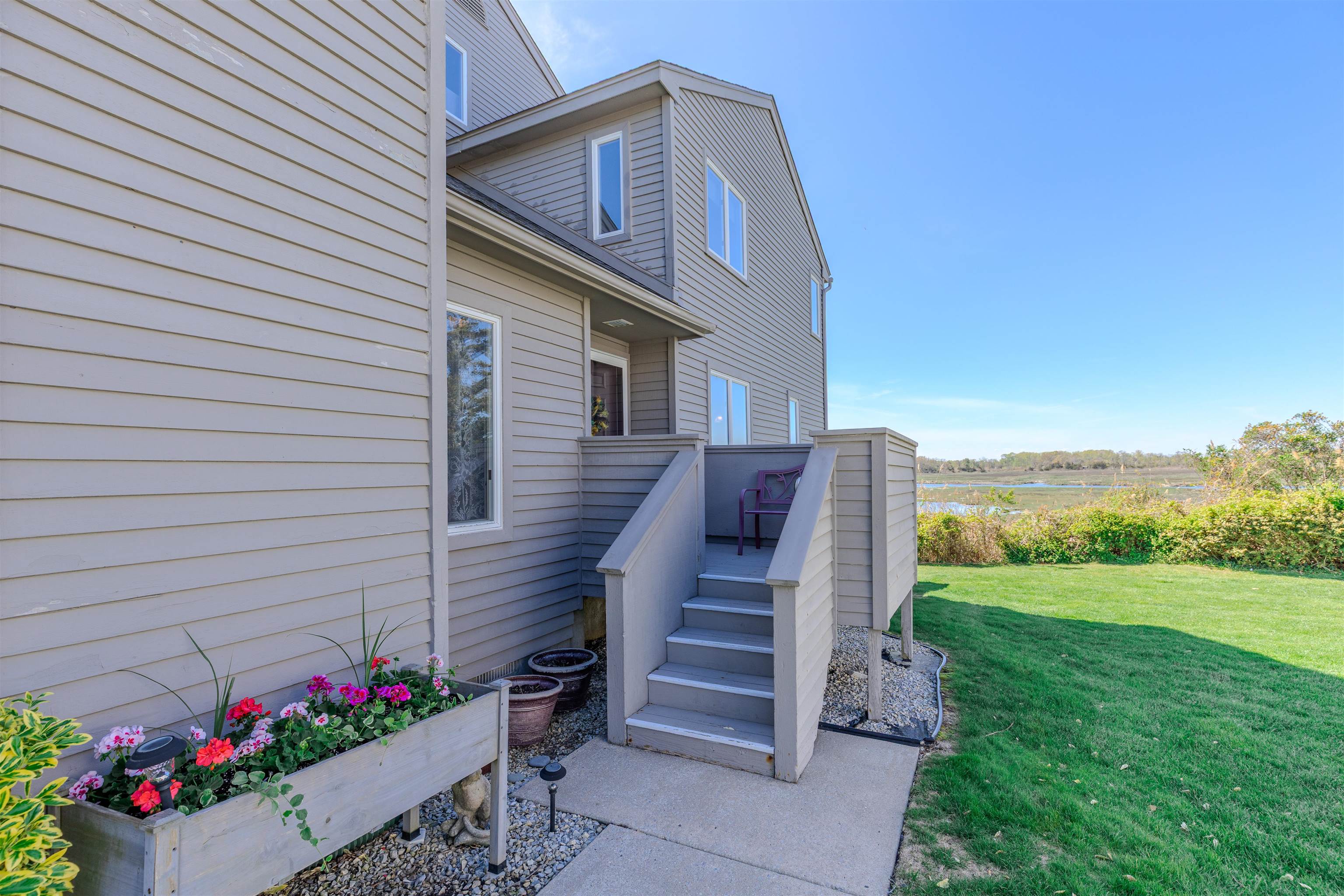 405 Saint James Place 405