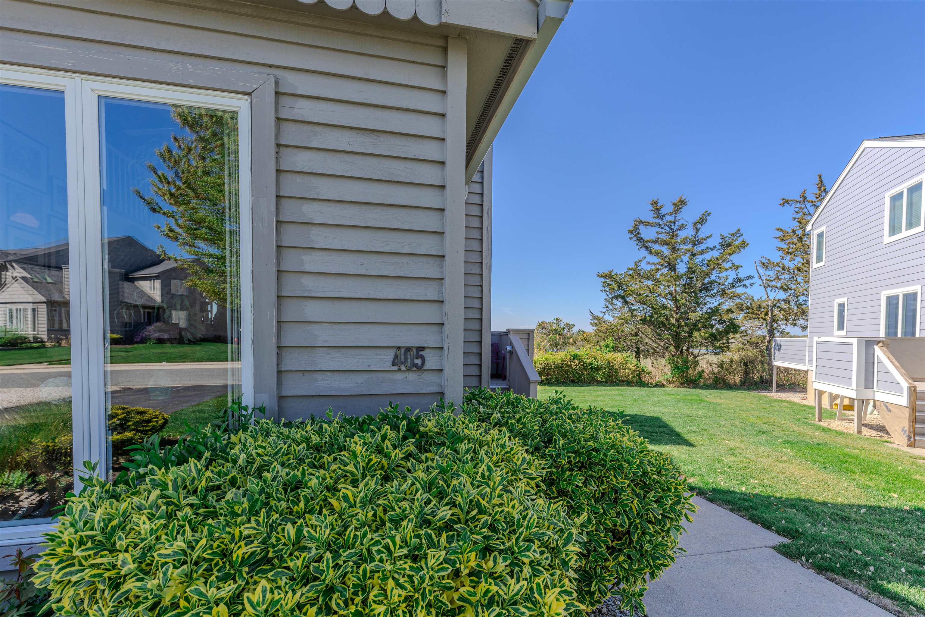 405 Saint James Place 405