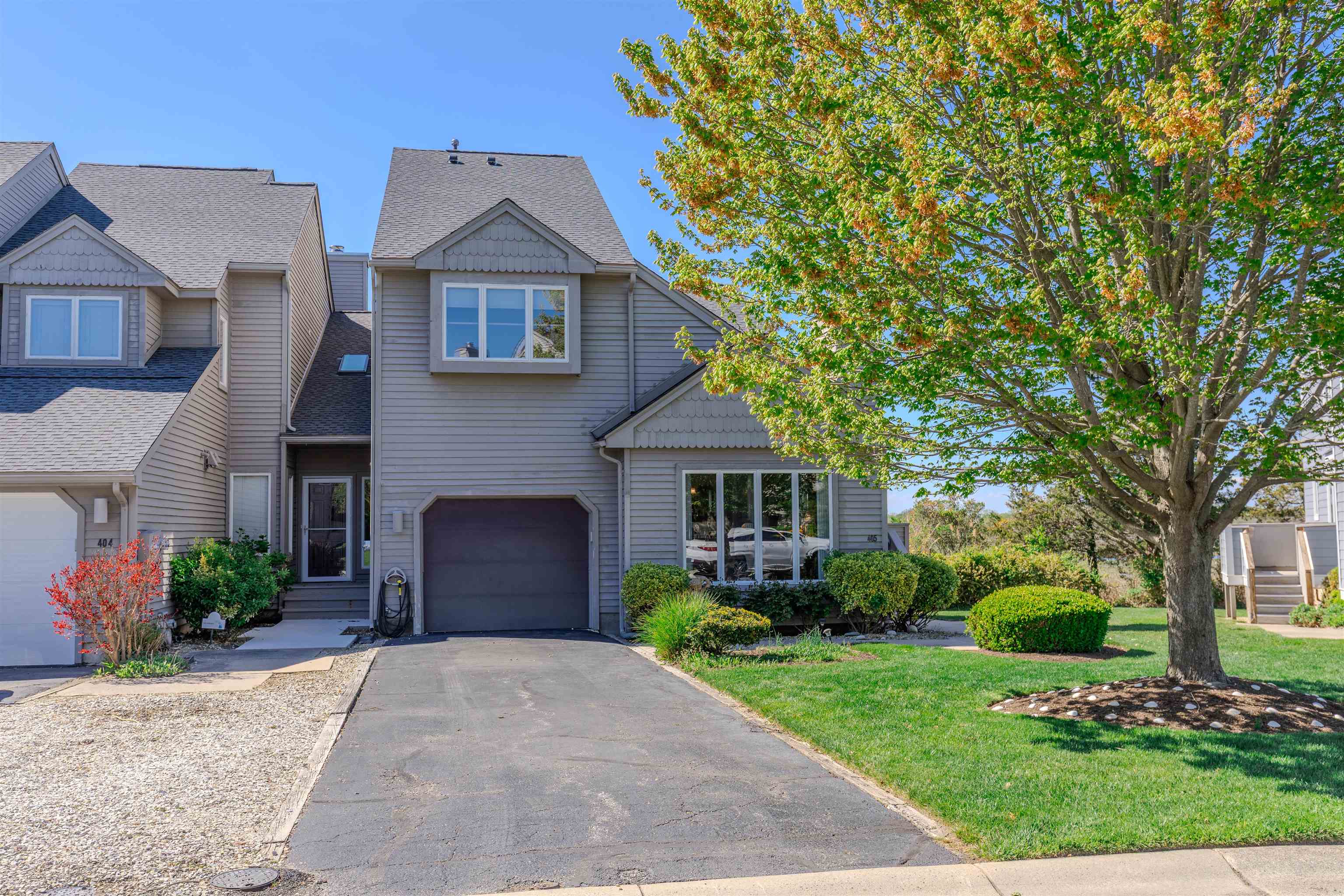405 Saint James Place 405