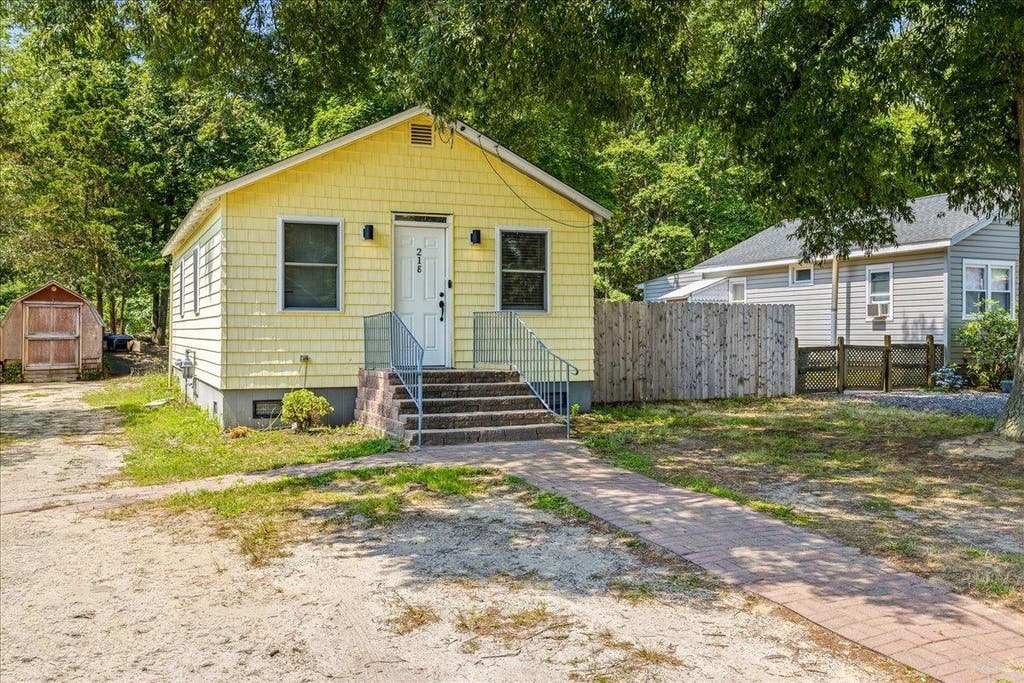 Photo of 218 Vermont Avenue, Villas, NJ 08251 (MLS # 261696)