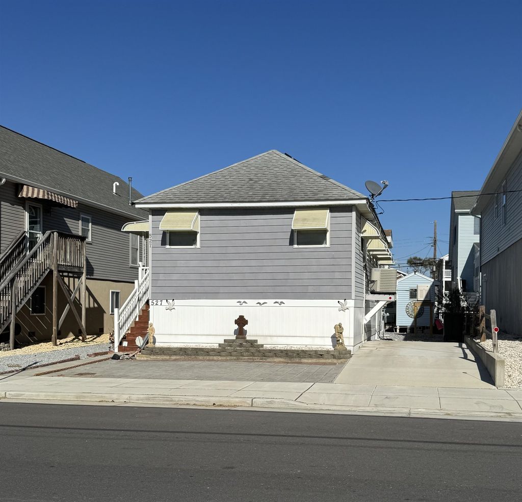 Photo of 527 W Pine Avenue, West Wildwood, NJ 08260 (MLS # 260175)
