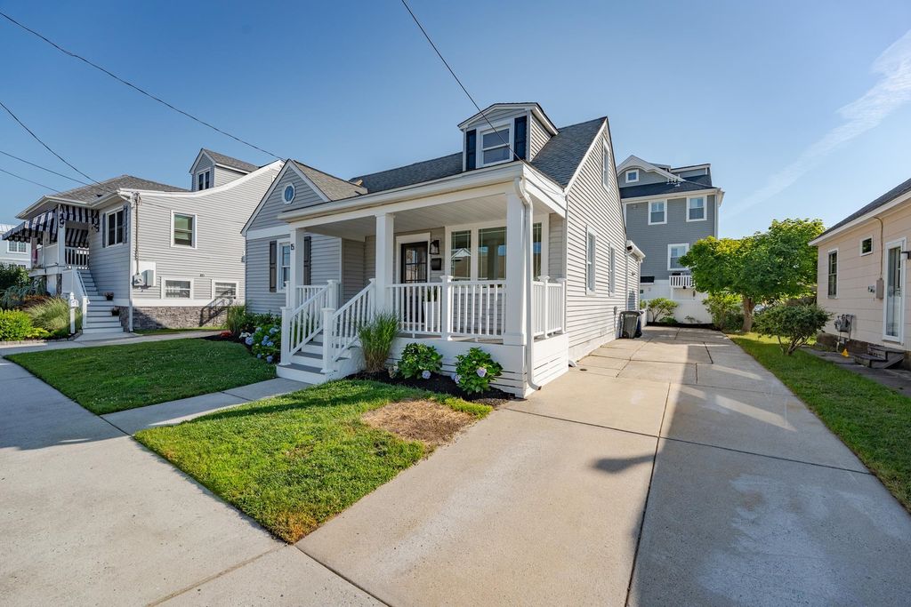 Photo of 15 Lincoln Place, Ocean City, NJ 08226 (MLS # 252517)