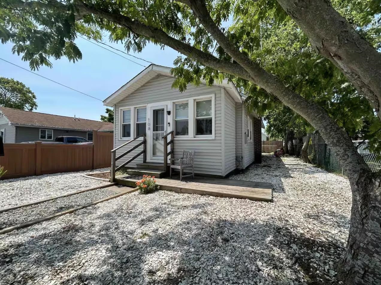 108 W Pacific Avenue, Villas, New Jersey image 1