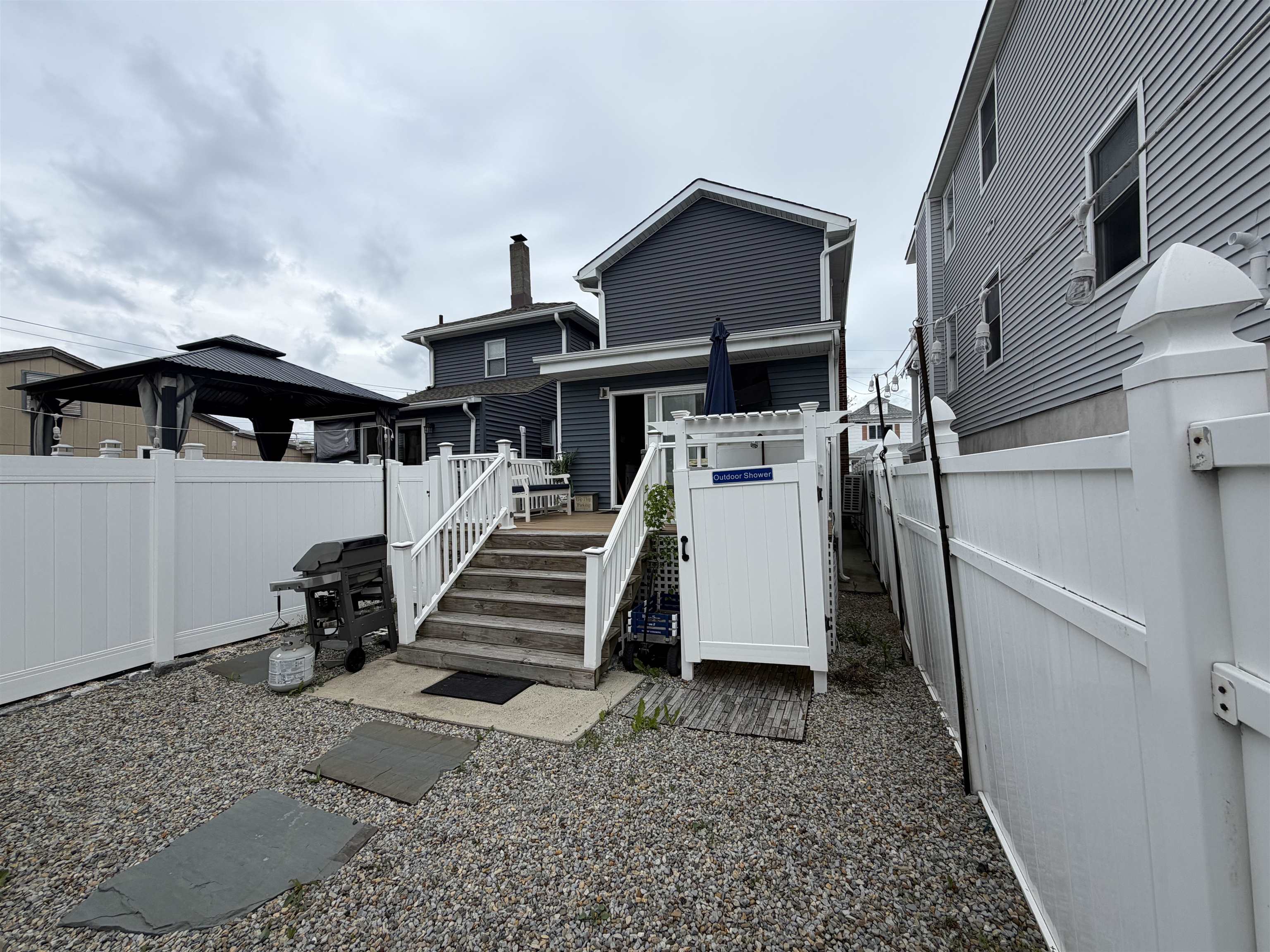 110 E Roberts Avenue