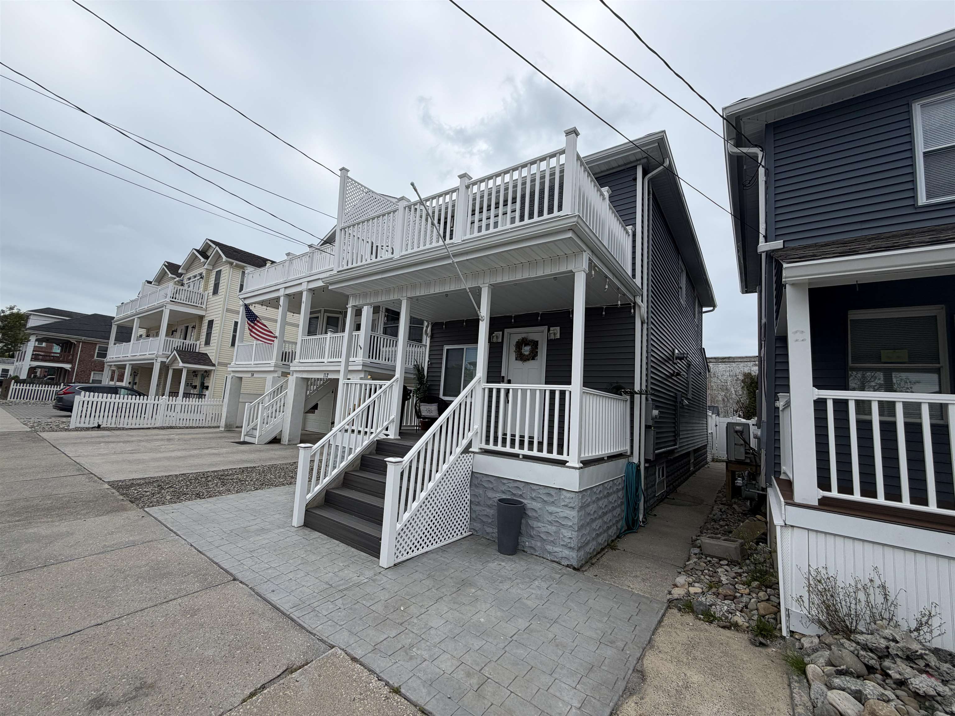 110 E Roberts Avenue