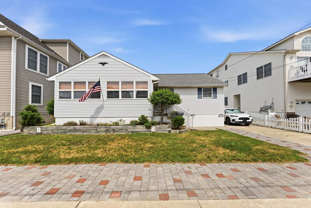 Photo of 5608 Central Ave. AVE, Sea Isle City, NJ 08243 (MLS # 261905)