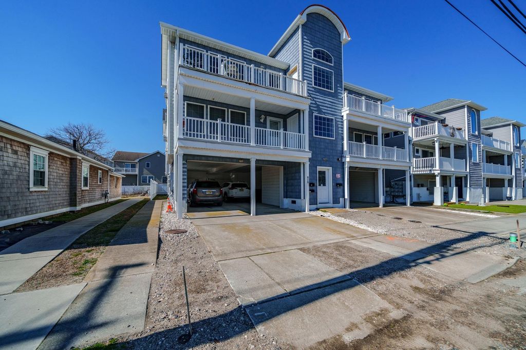 Photo of 420 W Garfield Avenue #201, Wildwood, NJ 08260 (MLS # 260800)