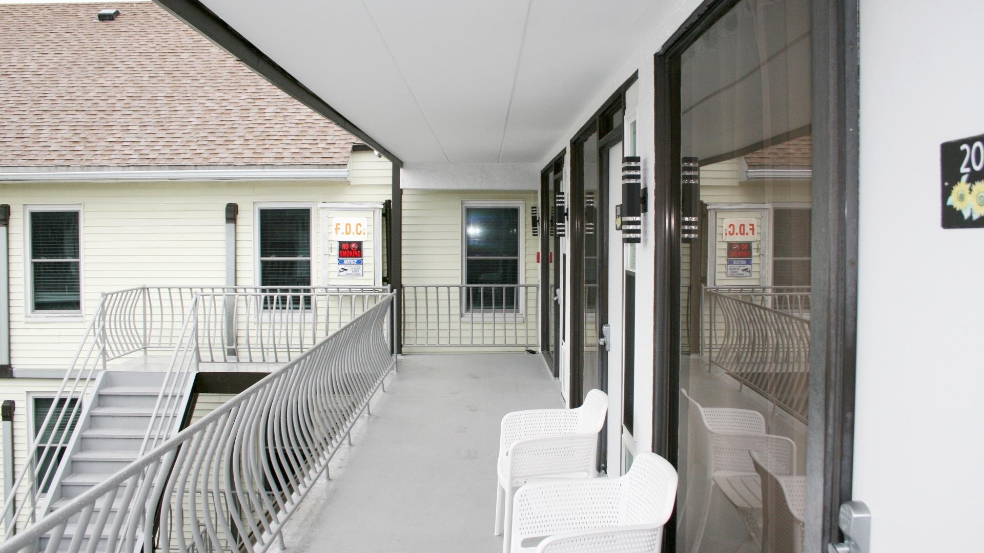 313 E Glenwood Avenue 208