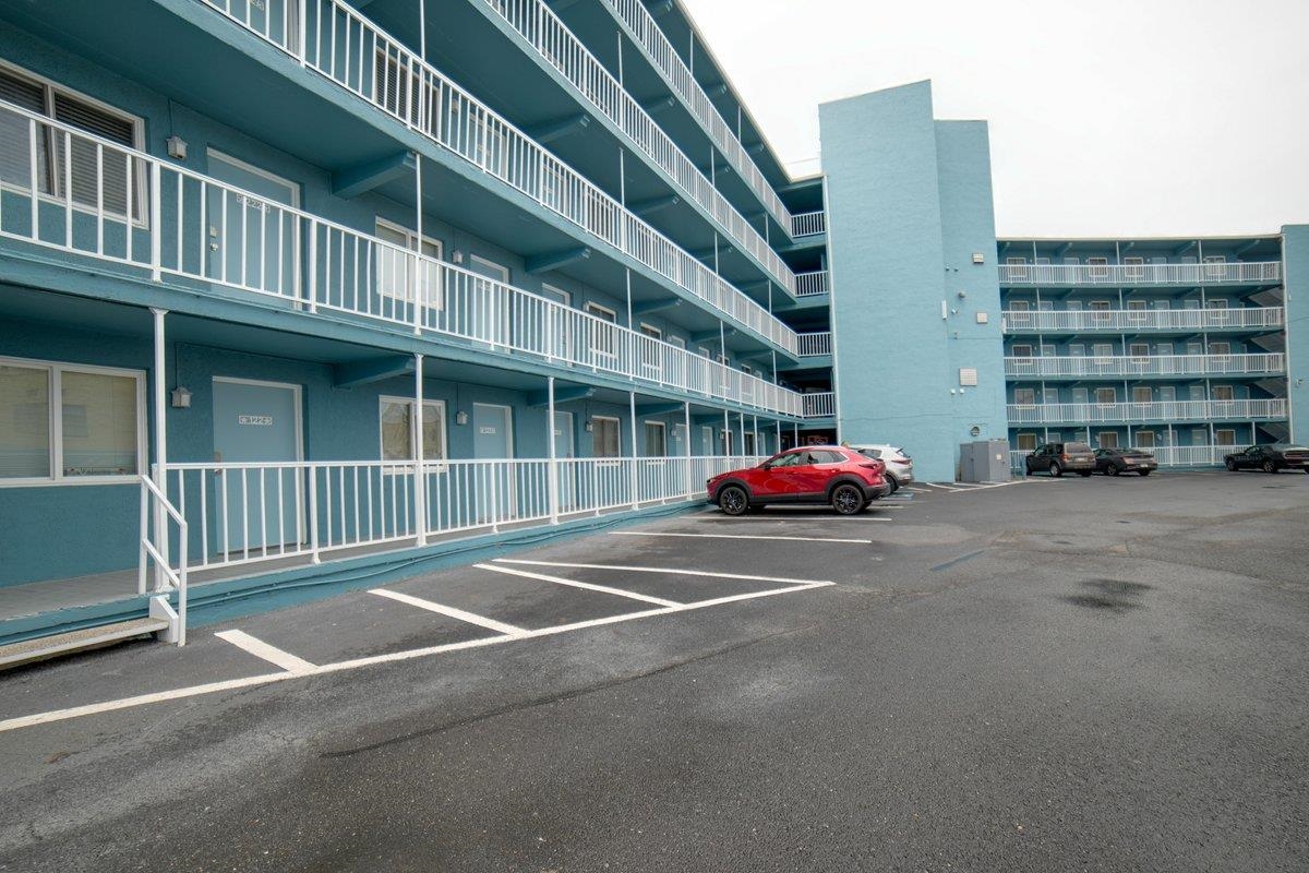 225 E Wildwood Avenue 323