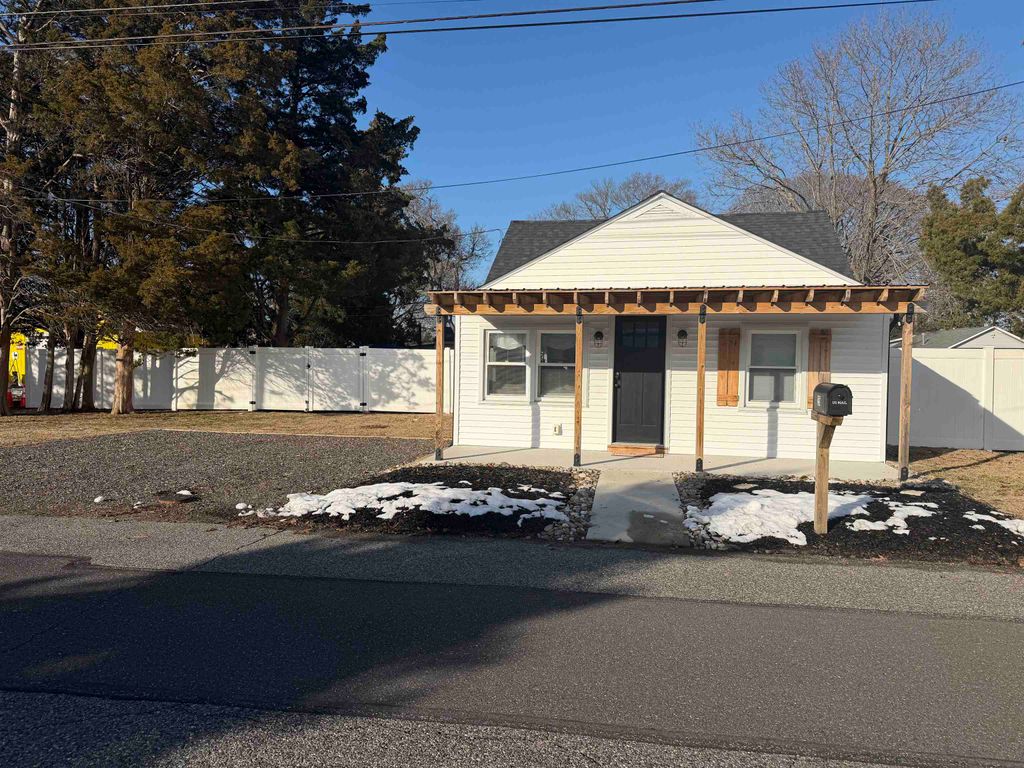 Photo of 25 Matthews Avenue, Villas, NJ 08251 (MLS # 260551)