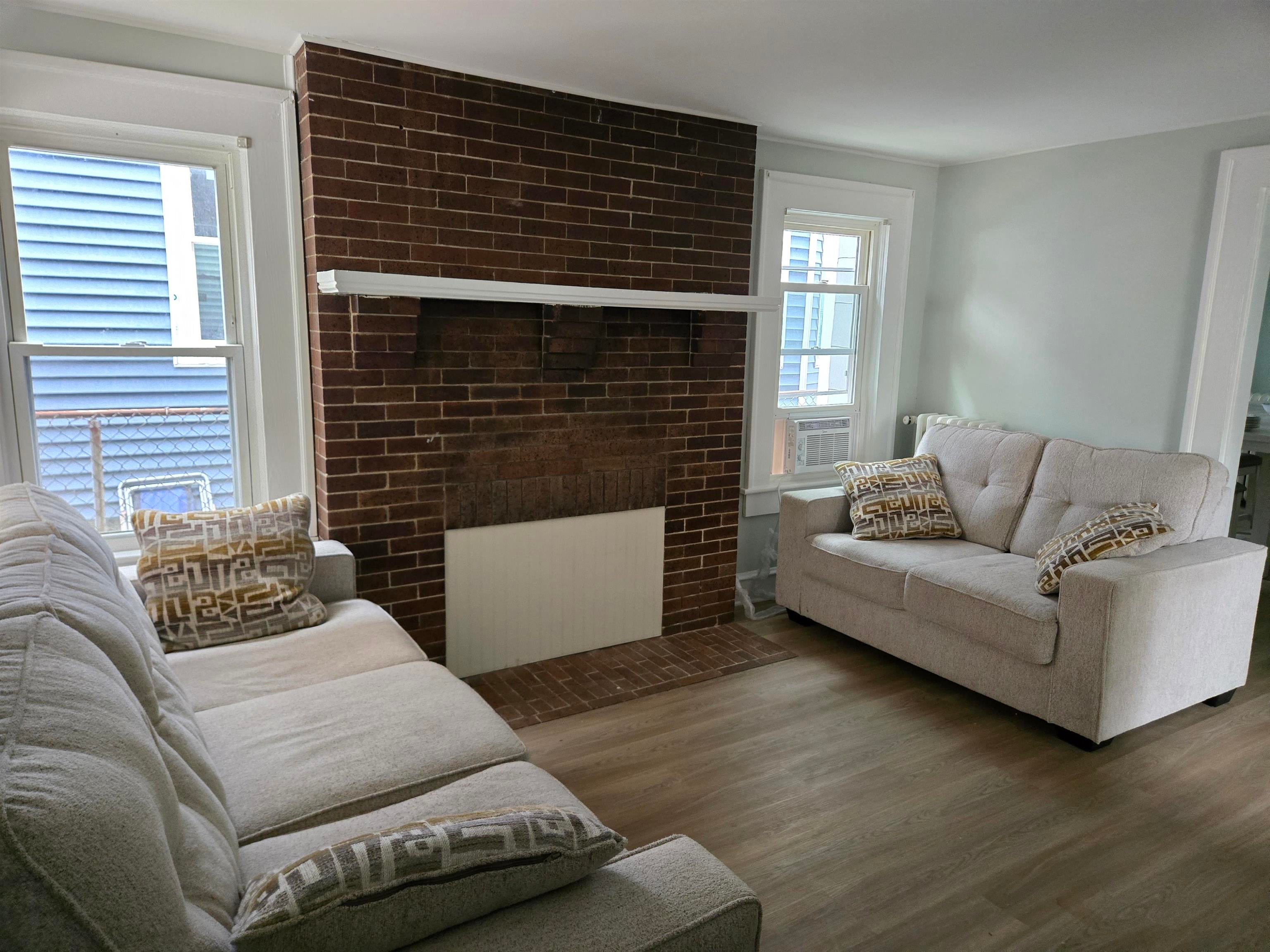 115-117 W Poplar Avenue