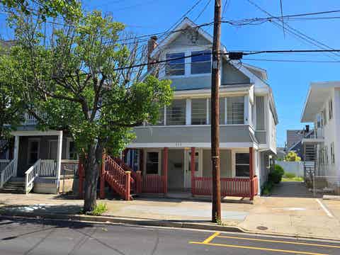 Homes For Sale - 115-117 W Poplar Avenue<br/> Wildwood, NJ 08260