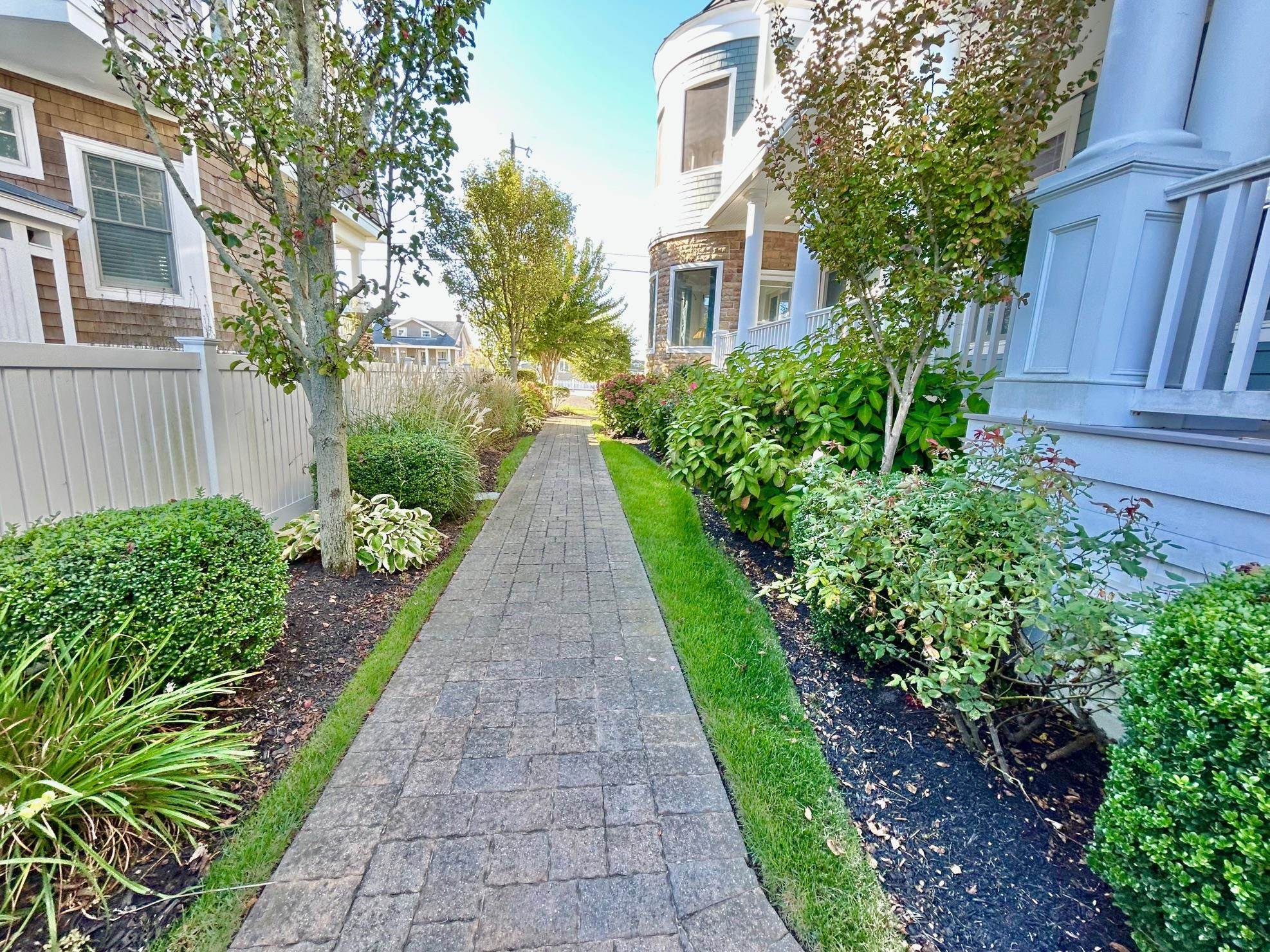 10546 Corinthian Drive