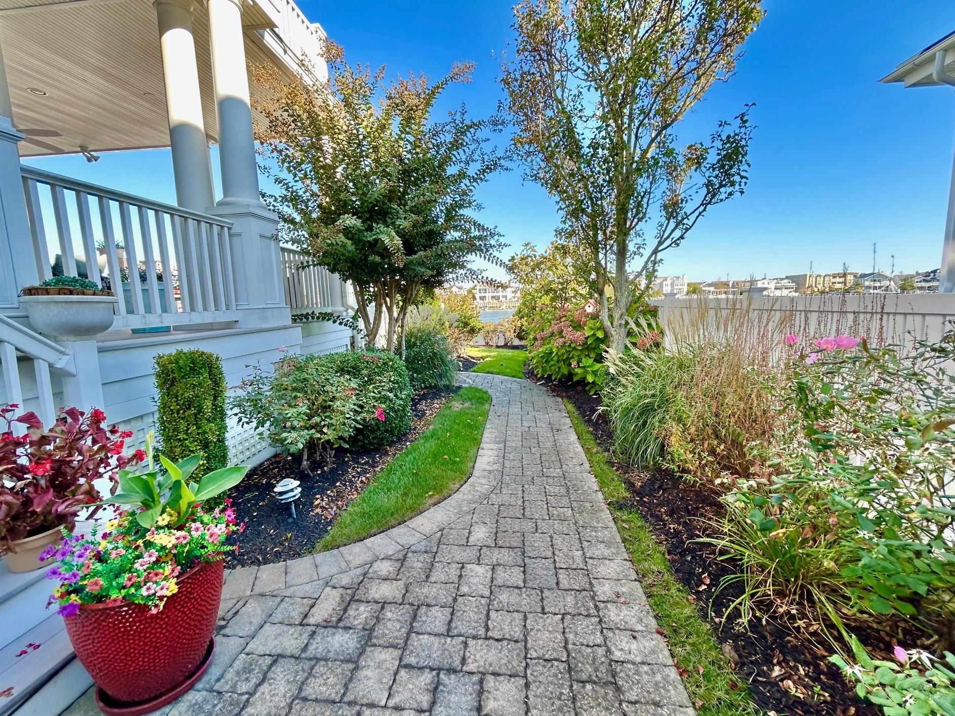 10546 Corinthian Drive