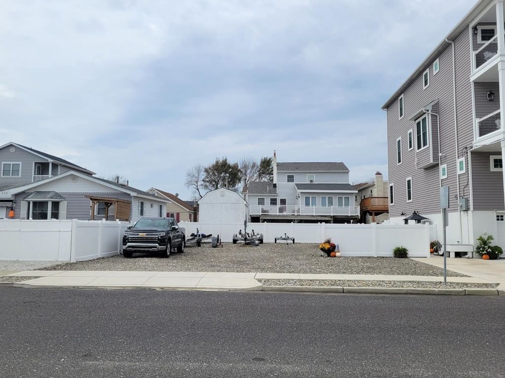 Photo of 524 W Poplar Ave, West Wildwood, NJ 08260 (MLS # 252850)