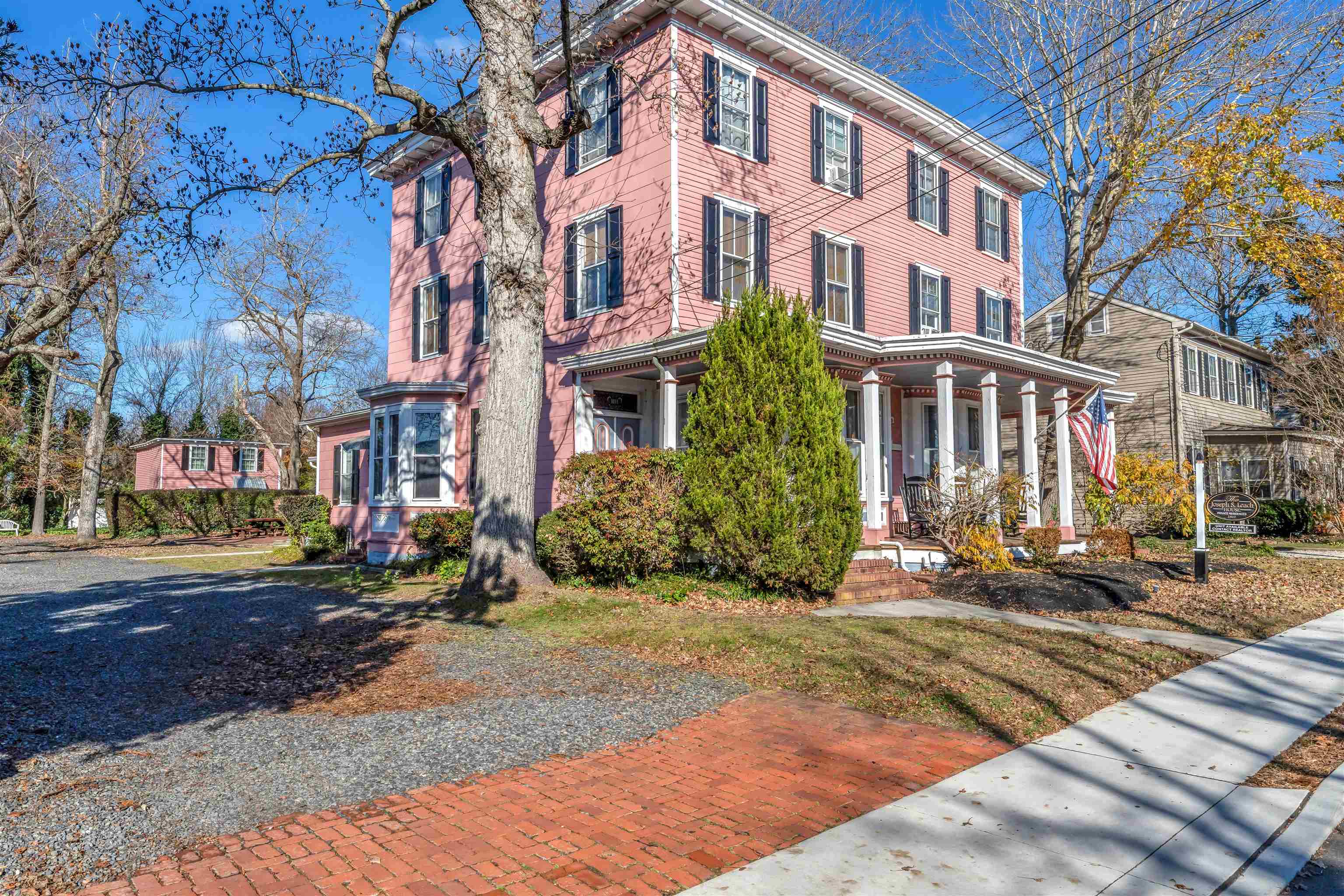 1011 Lafayette Street 302