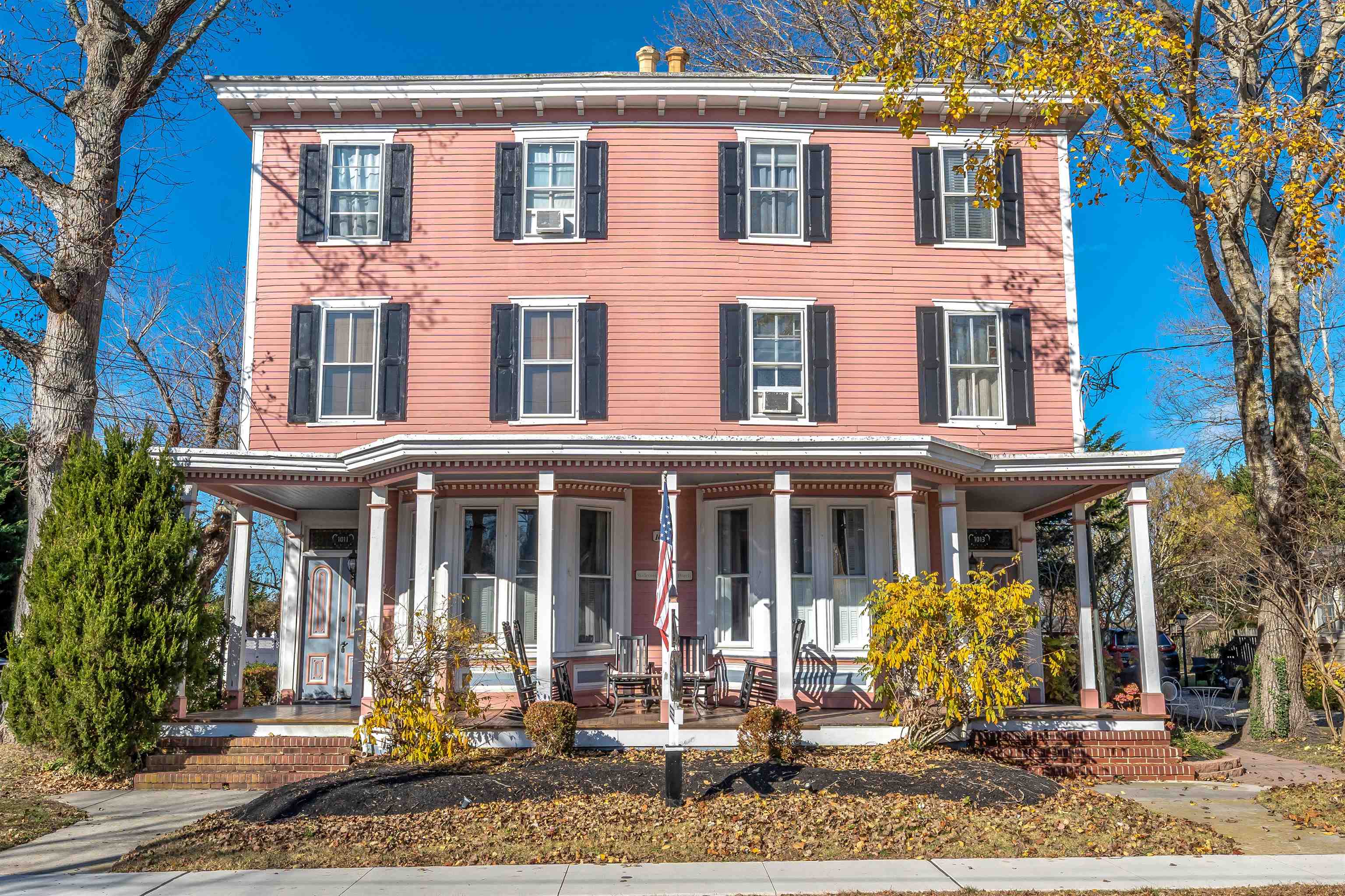 1011 Lafayette Street 302