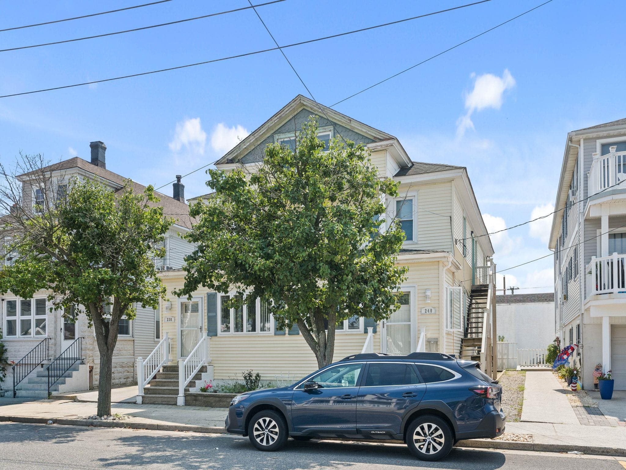 238-240 W Wildwood Avenue