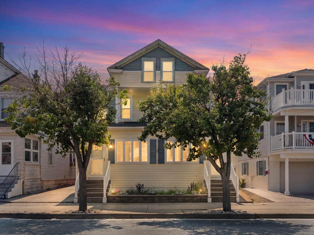 Photo of 238-240 W Wildwood Avenue, Wildwood, NJ 08260 (MLS # 262239)