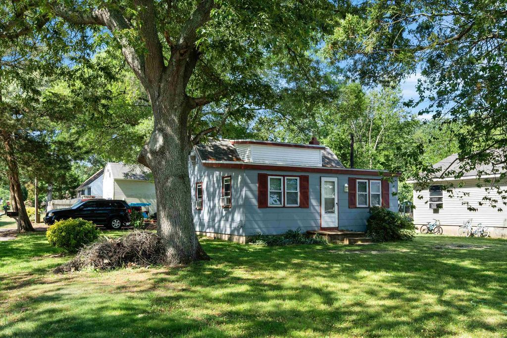 Photo of 35 E Atlantic Avenue, Cape May Court House, NJ 08210 (MLS # 261427)