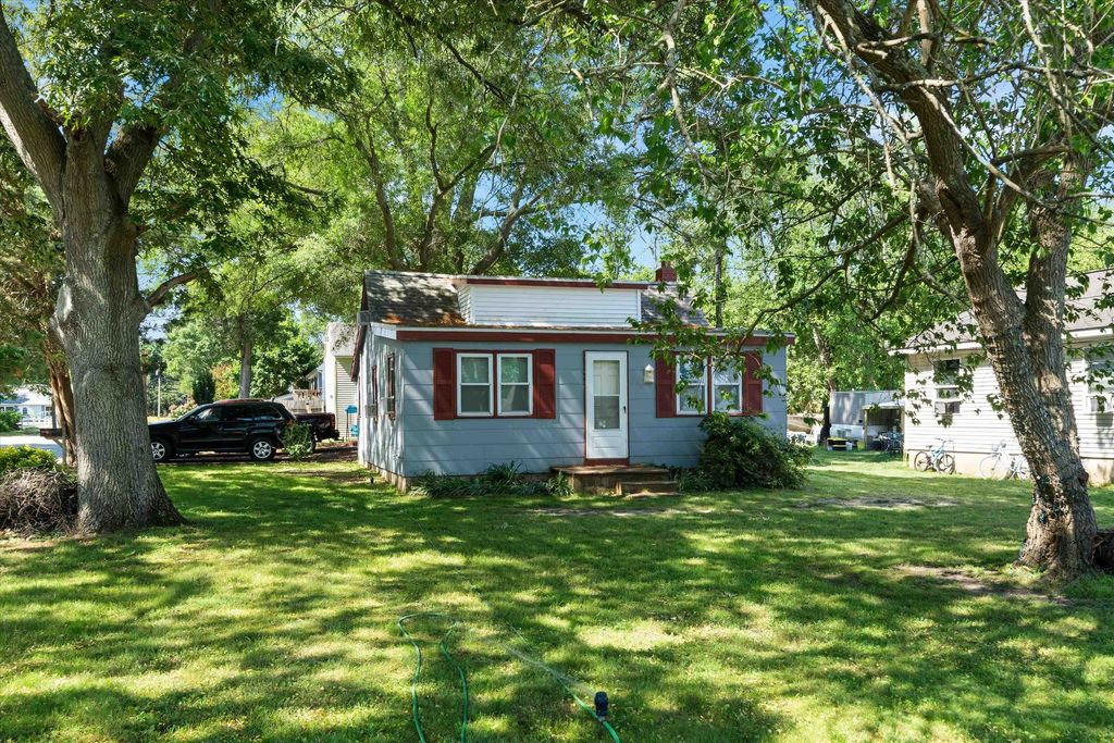 Photo of 35 E Atlantic Avenue, Cape May Court House, NJ 08210 (MLS # 261427)