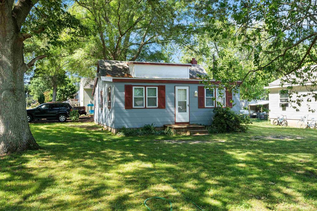 Photo of 35 E Atlantic Avenue, Cape May Court House, NJ 08210 (MLS # 261427)