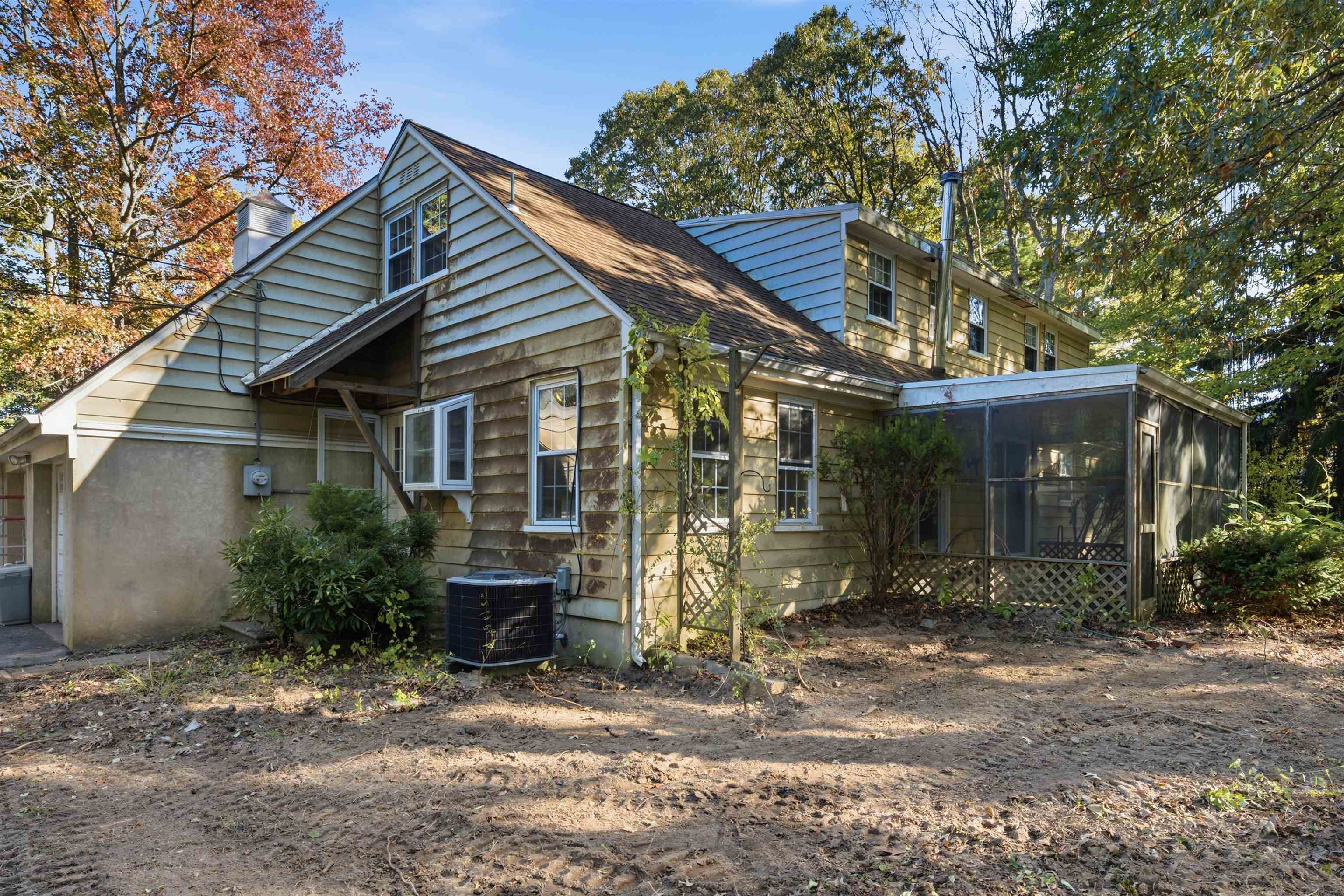 821 Court House South Dennis Road