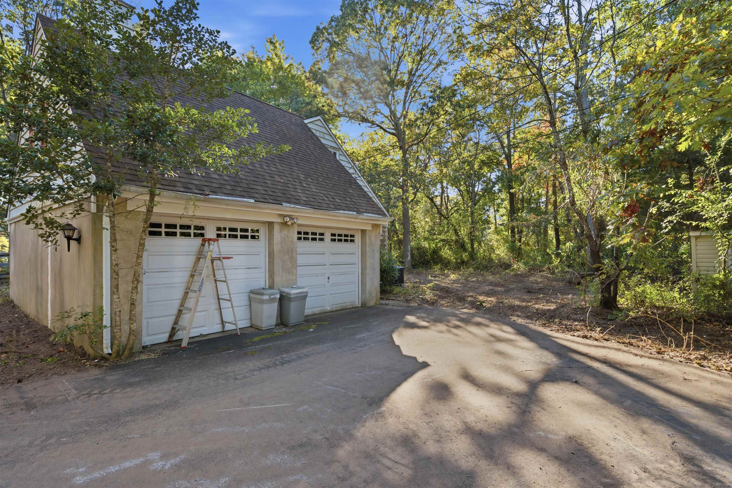 821 Court House South Dennis Road
