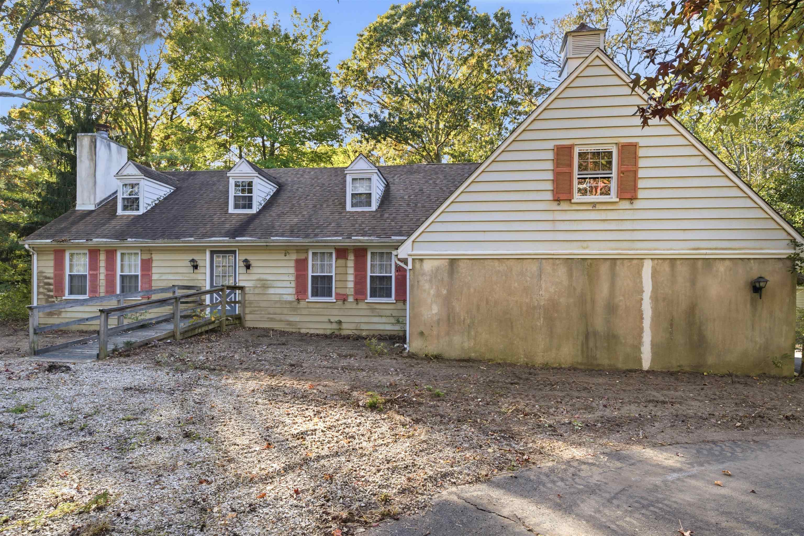 821 Court House South Dennis Road