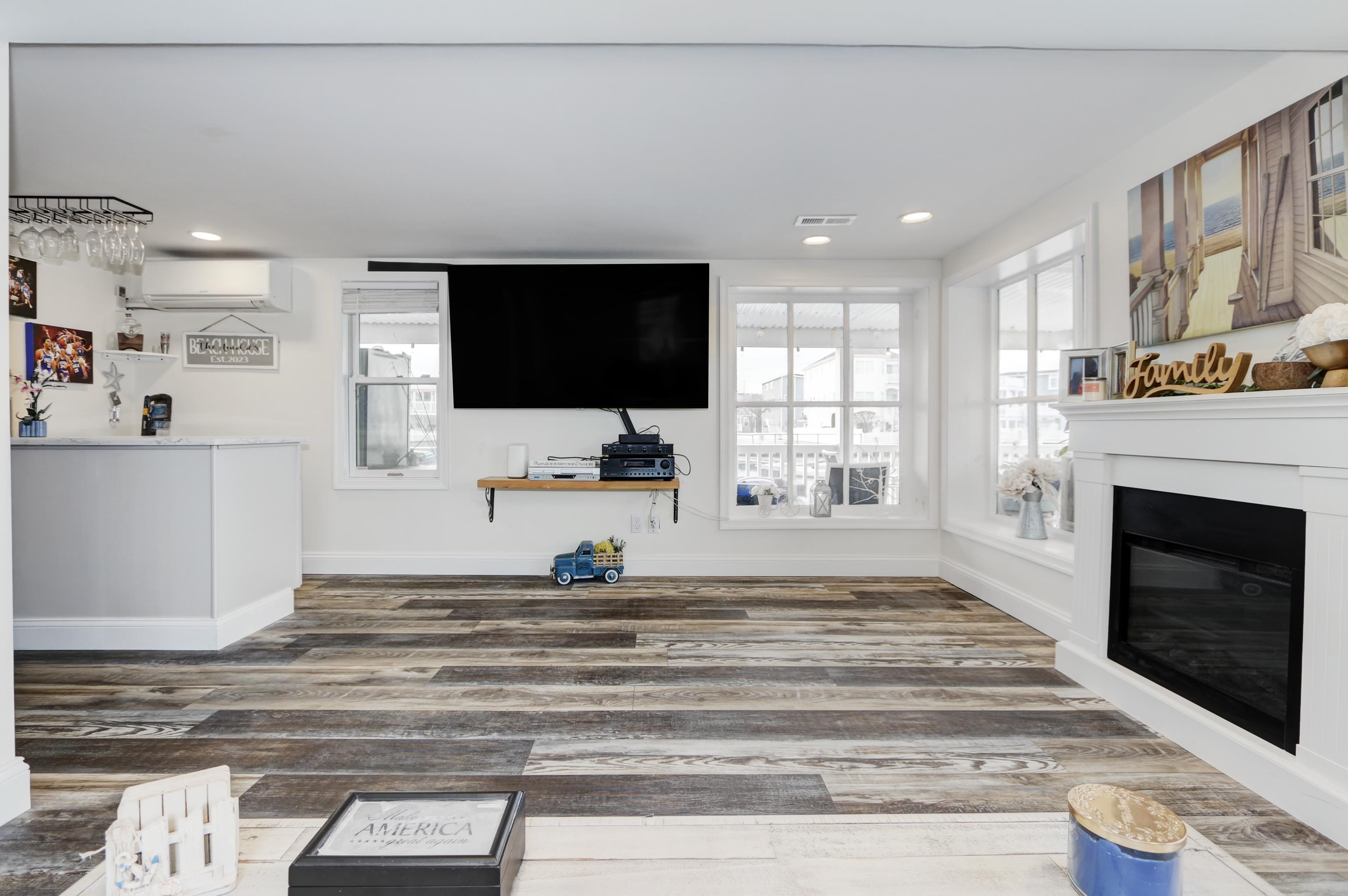 Wildwood, New Jersey 08260, United States, 4 Bedrooms Bedrooms, ,2 BathroomsBathrooms,Residential,Active,244192