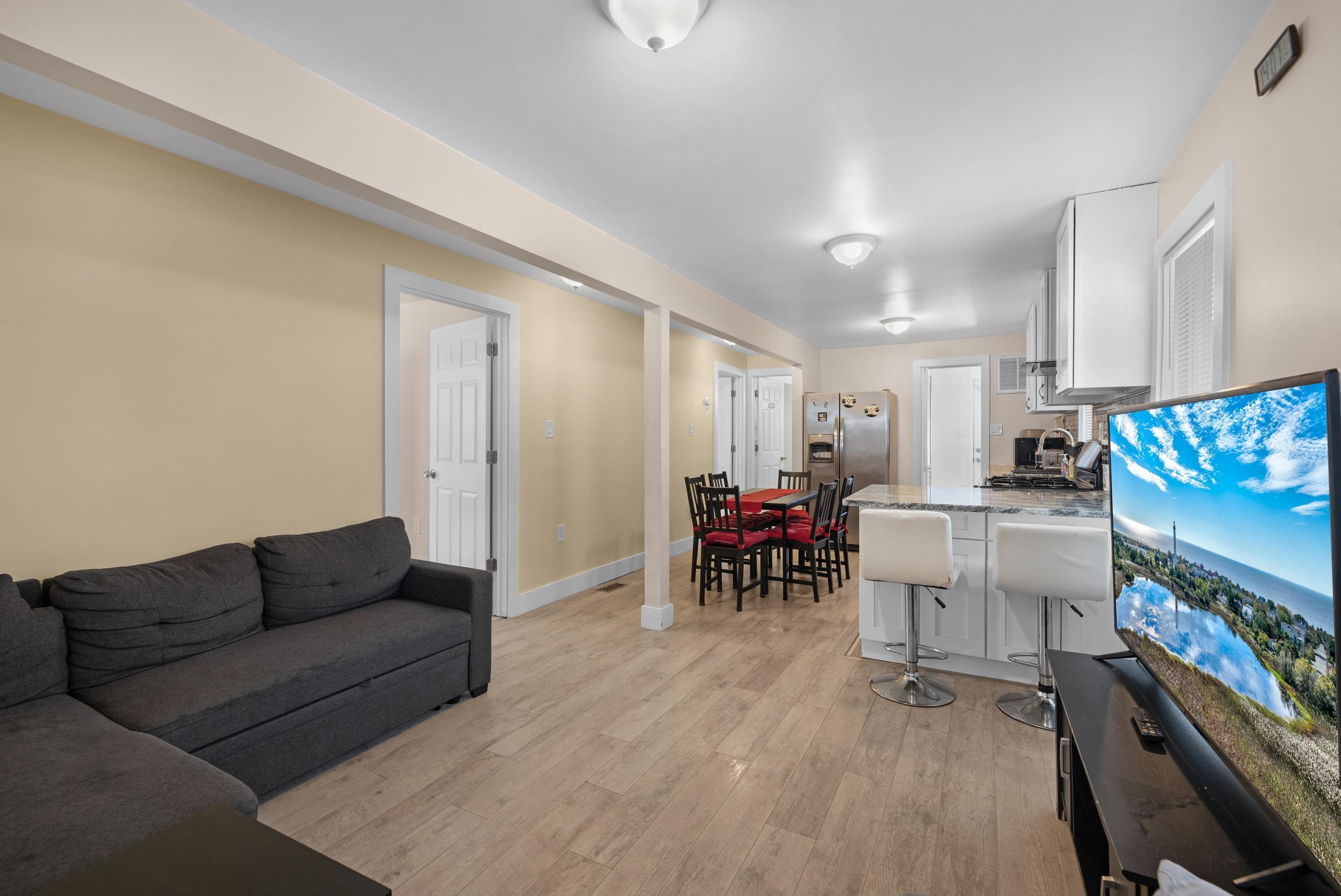 306 E Poplar Avenue